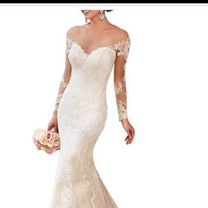 NWOT lace sweetheart mermaid wedding bridal gown.